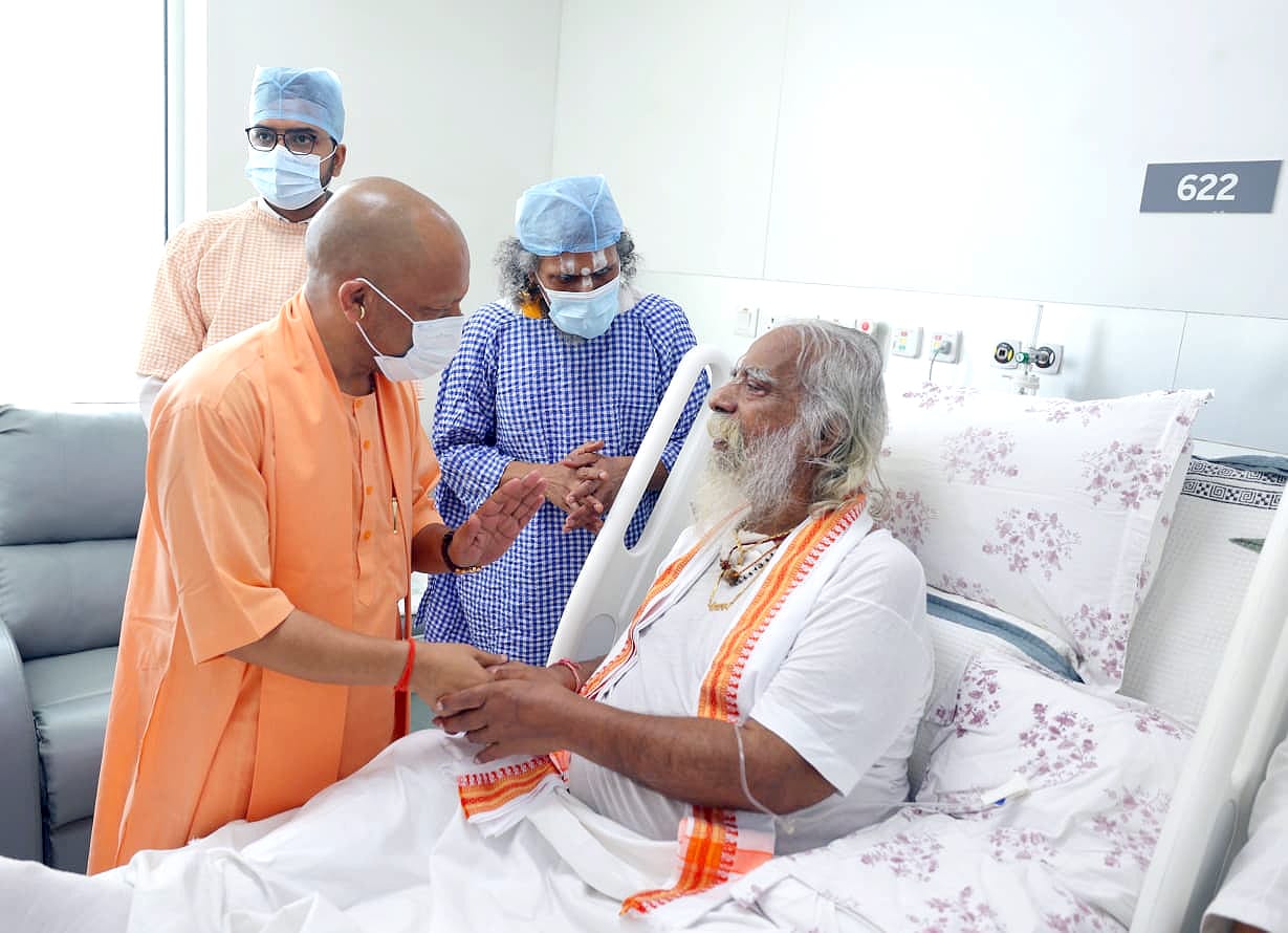 महंत नृत्य गोपाल दास का हाल जानने मेदांता पहुंचे.jpeg